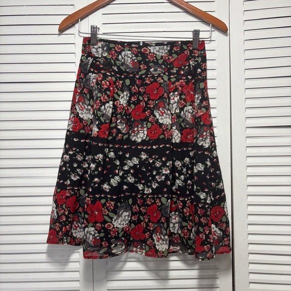 Suzabell Floral Black and Red A-Line Midi Zip Up Women's Skirt Size XS - Picture 1 of 6